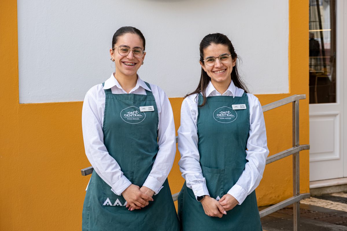 Comerciantes do Café Central, série As Caras do Bairro