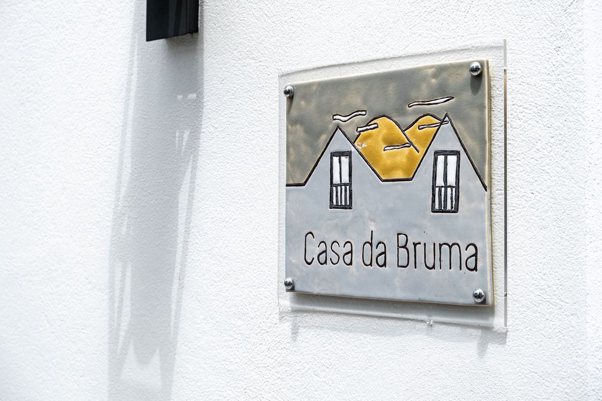 Vista aérea da Casa da Bruma com o vale das Furnas em redor